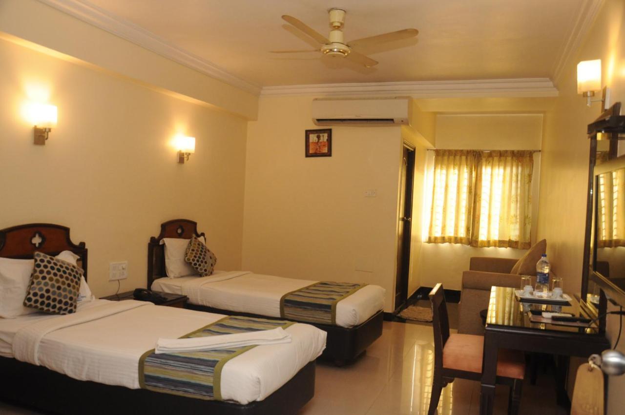 Suvarna Regency Hassan Exterior foto
