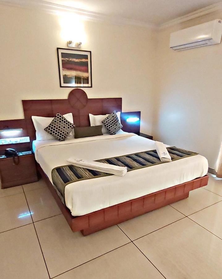 Suvarna Regency Hassan Exterior foto
